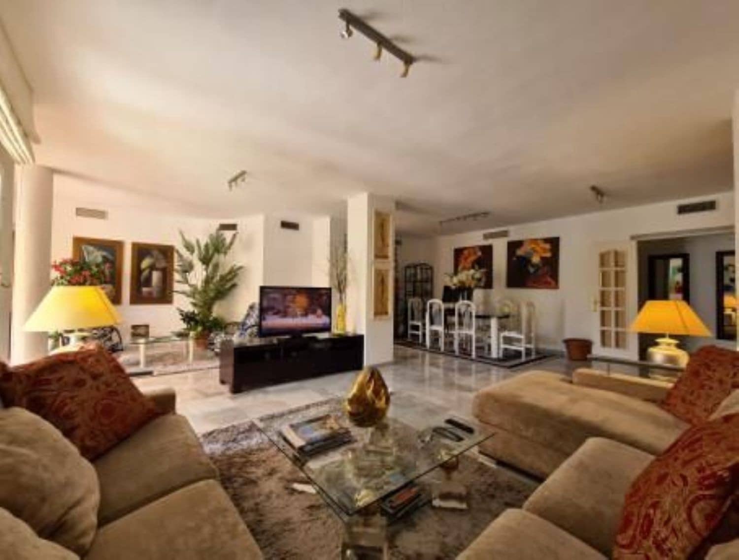 5 bedroom Apartment for rent in Marbella with pool garage - € 2,400 (Ref: 9390049)