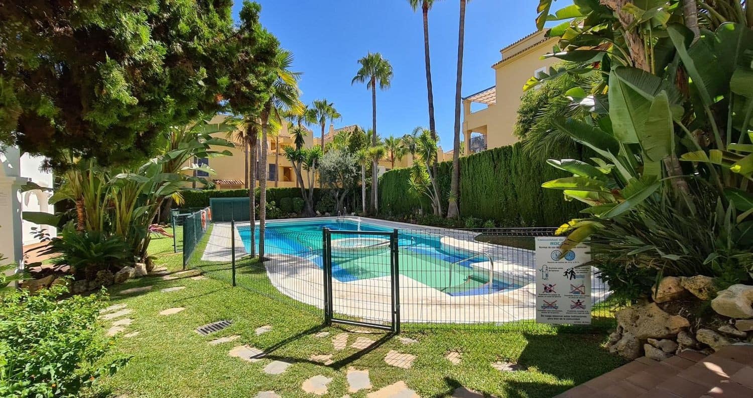 5 bedroom Apartment for rent in Marbella with pool garage - € 2,400 (Ref: 9390049)