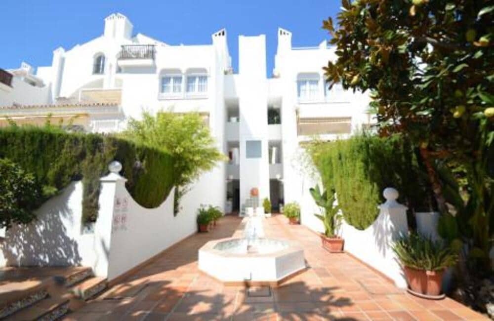5 bedroom Apartment for rent in Marbella with pool garage - € 2,400 (Ref: 9390049)