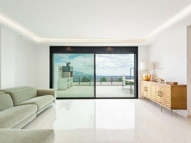 5 soveværelse Byhus til salg i Santa María, Marbella med swimmingpool garage - € 750.000 (Ref: 9395547)