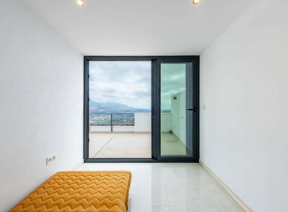 5 soveværelse Byhus til salg i Marbella med swimmingpool garage - € 750.000 (Ref: 9395547)