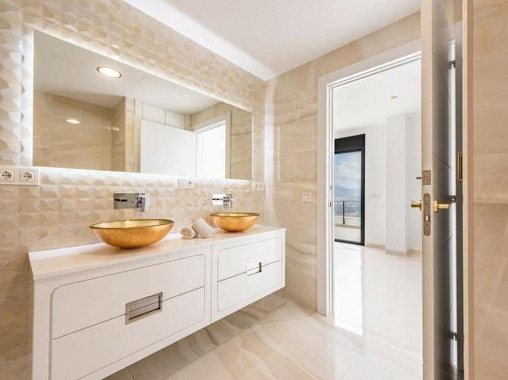 5 soveværelse Byhus til salg i Marbella med swimmingpool garage - € 750.000 (Ref: 9395547)