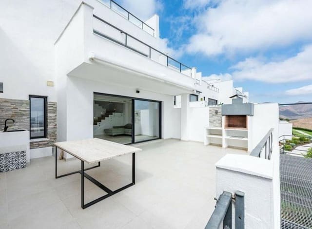 5 soveværelse Byhus til salg i Santa María, Marbella med swimmingpool garage - € 750.000 (Ref: 9395547)