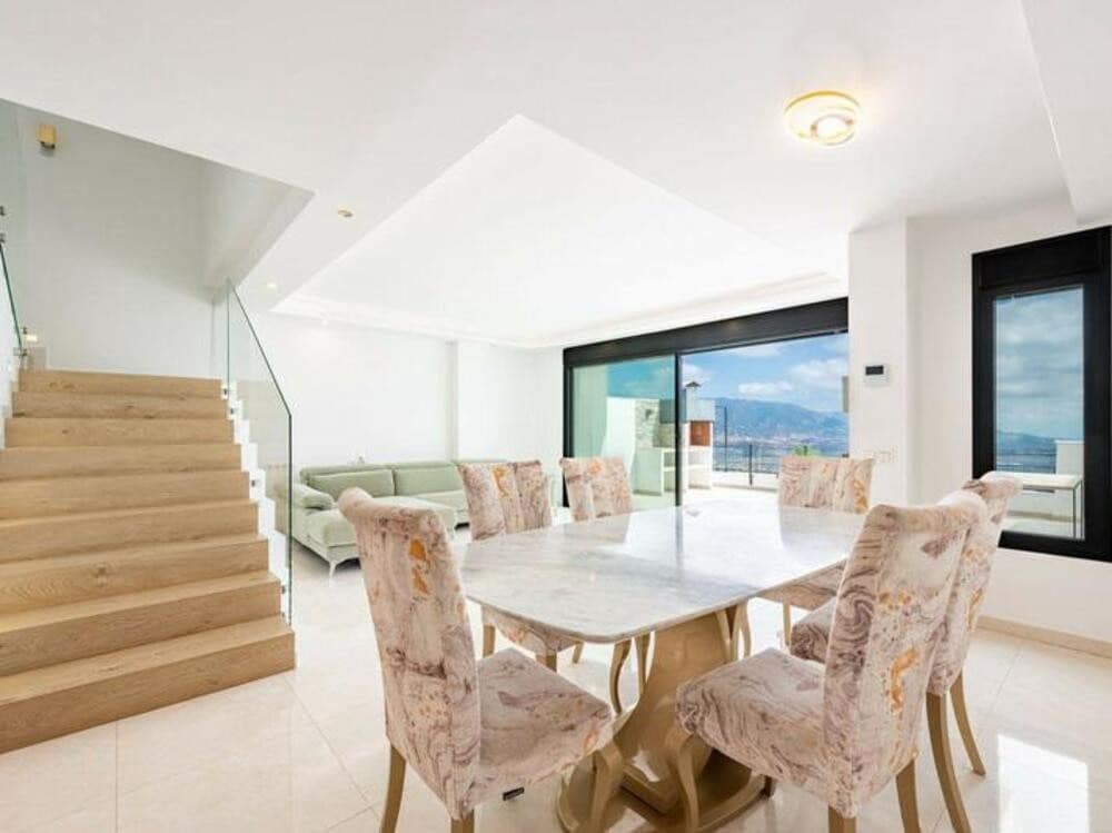 5 soveværelse Byhus til salg i Marbella med swimmingpool garage - € 750.000 (Ref: 9395547)