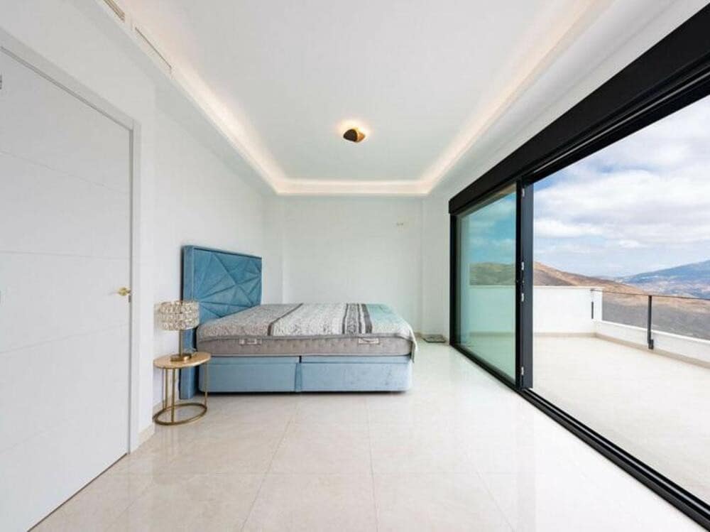 5 soveværelse Byhus til salg i Marbella med swimmingpool garage - € 750.000 (Ref: 9395547)