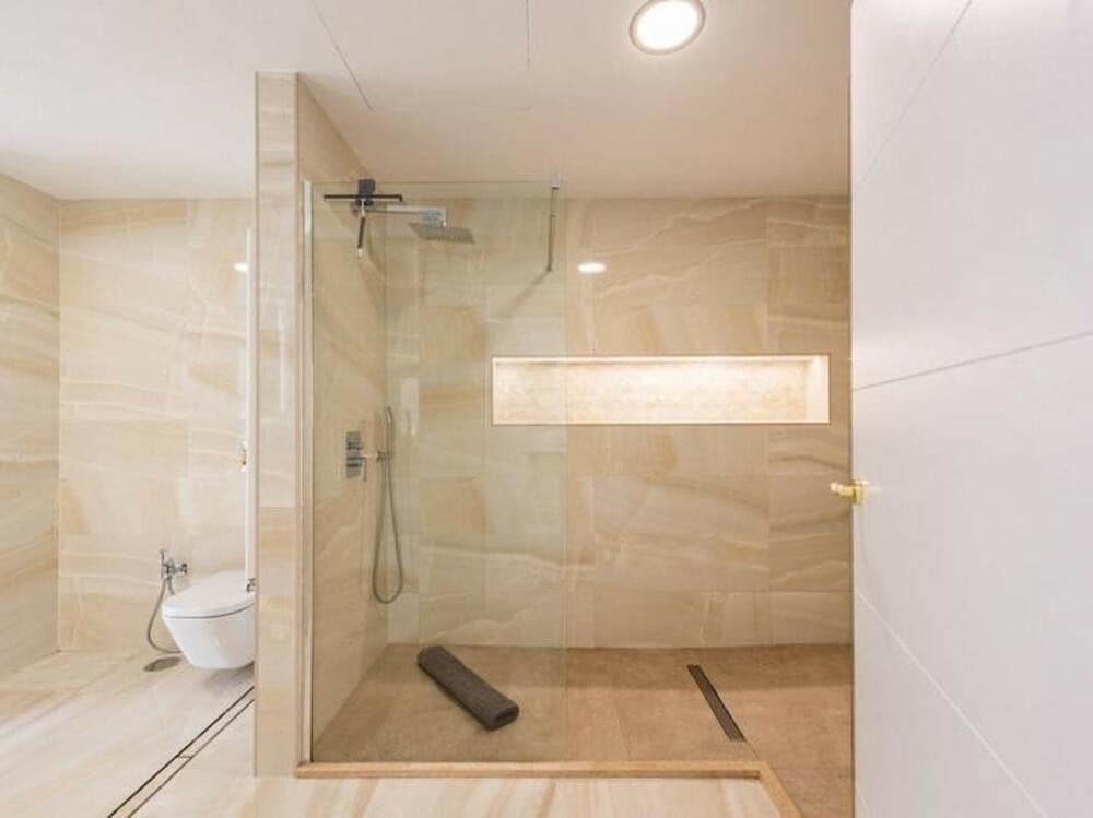 5 soveværelse Byhus til salg i Marbella med swimmingpool garage - € 750.000 (Ref: 9395547)