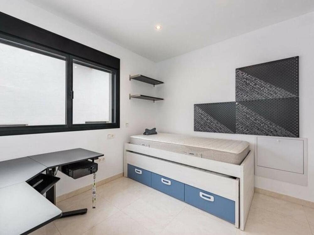 5 soveværelse Byhus til salg i Marbella med swimmingpool garage - € 750.000 (Ref: 9395547)