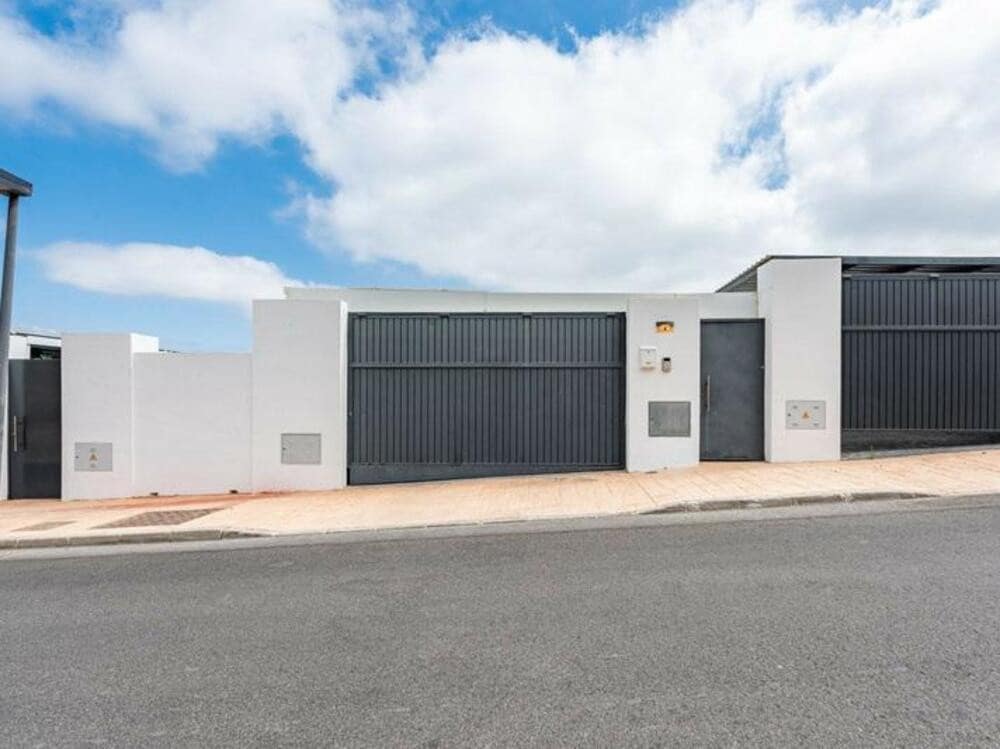 5 soveværelse Byhus til salg i Marbella med swimmingpool garage - € 750.000 (Ref: 9395547)