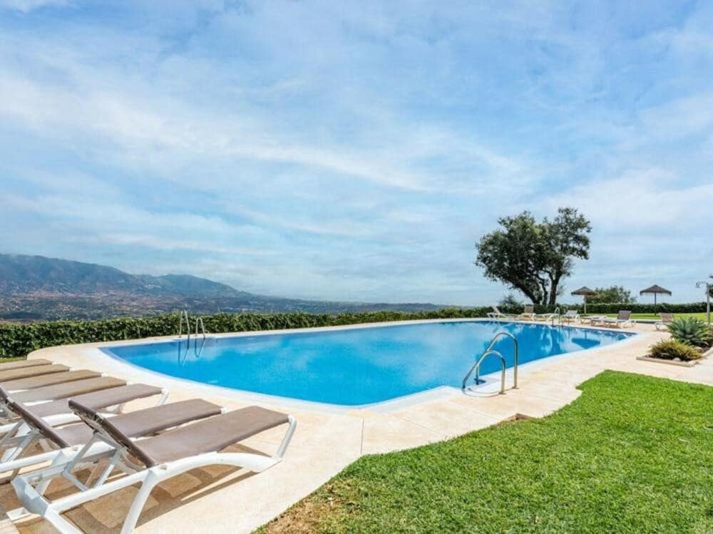 5 soveværelse Byhus til salg i Marbella med swimmingpool garage - € 750.000 (Ref: 9395547)