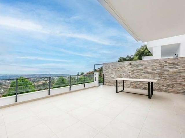 5 soveværelse Byhus til salg i Santa María, Marbella med swimmingpool garage - € 750.000 (Ref: 9395547)