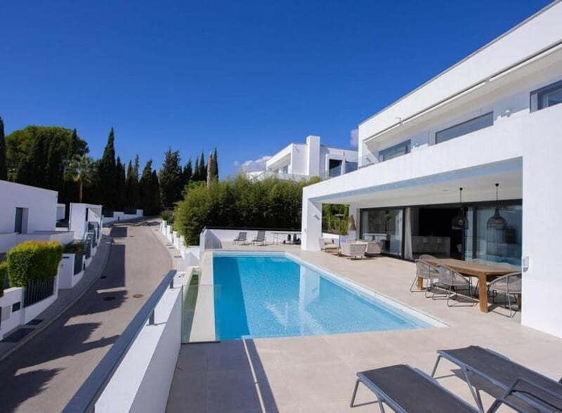 6 bedroom Villa for sale in La Quinta with pool garage - € 2,249,000 (Ref: 9395552)