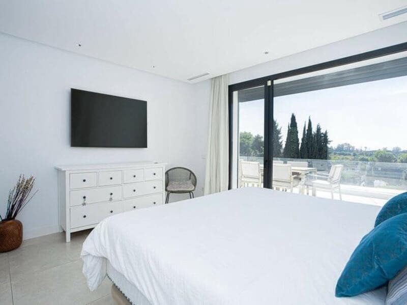 6 bedroom Villa for sale in La Quinta with pool garage - € 2,249,000 (Ref: 9395552)