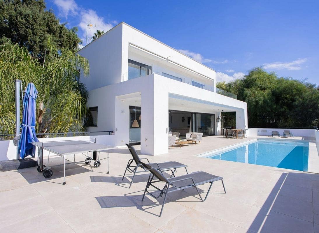 6 bedroom Villa for sale in La Quinta with pool garage - € 2,249,000 (Ref: 9395552)