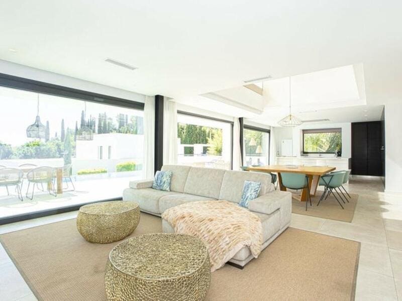 6 bedroom Villa for sale in La Quinta with pool garage - € 2,249,000 (Ref: 9395552)
