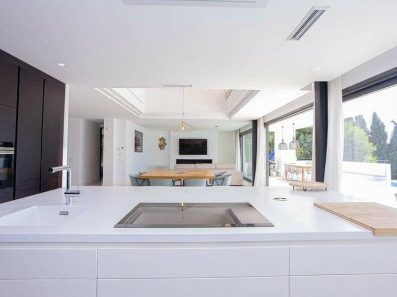 6 bedroom Villa for sale in La Quinta with pool garage - € 2,249,000 (Ref: 9395552)