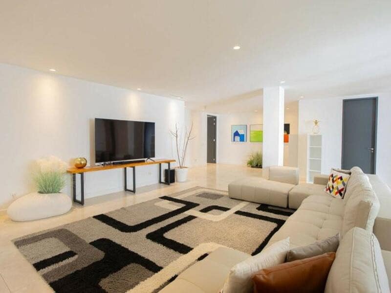 6 bedroom Villa for sale in La Quinta with pool garage - € 2,249,000 (Ref: 9395552)