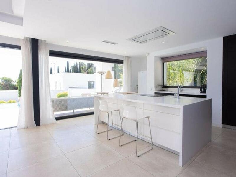 6 bedroom Villa for sale in La Quinta with pool garage - € 2,249,000 (Ref: 9395552)