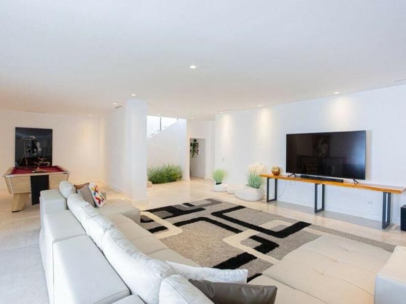 6 bedroom Villa for sale in La Quinta with pool garage - € 2,249,000 (Ref: 9395552)