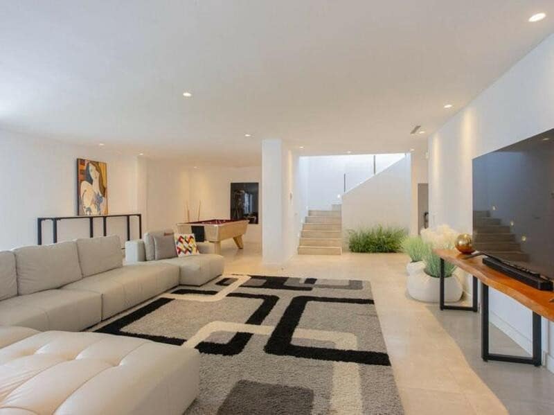 6 bedroom Villa for sale in La Quinta with pool garage - € 2,249,000 (Ref: 9395552)