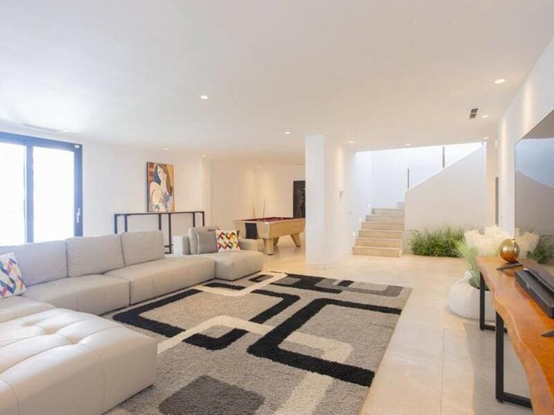 6 bedroom Villa for sale in La Quinta with pool garage - € 2,249,000 (Ref: 9395552)