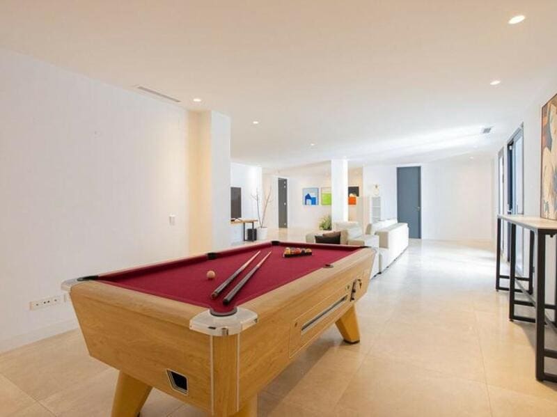 6 bedroom Villa for sale in La Quinta with pool garage - € 2,249,000 (Ref: 9395552)