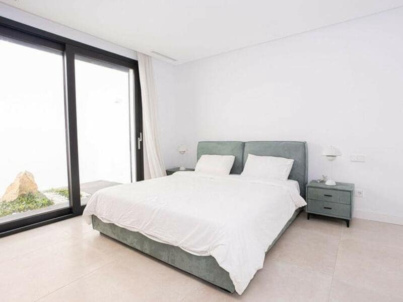 6 bedroom Villa for sale in La Quinta with pool garage - € 2,249,000 (Ref: 9395552)