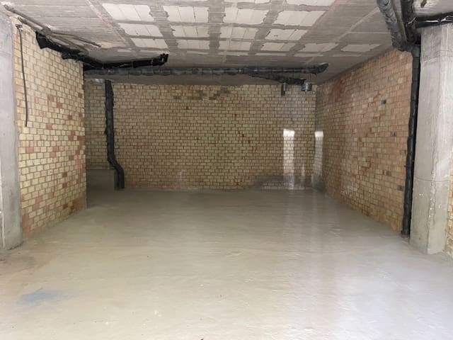 Kaupallinen vuokrattavana paikassa Nueva Alcántara, Marbella - 3 080 € (Ref: 9398019)