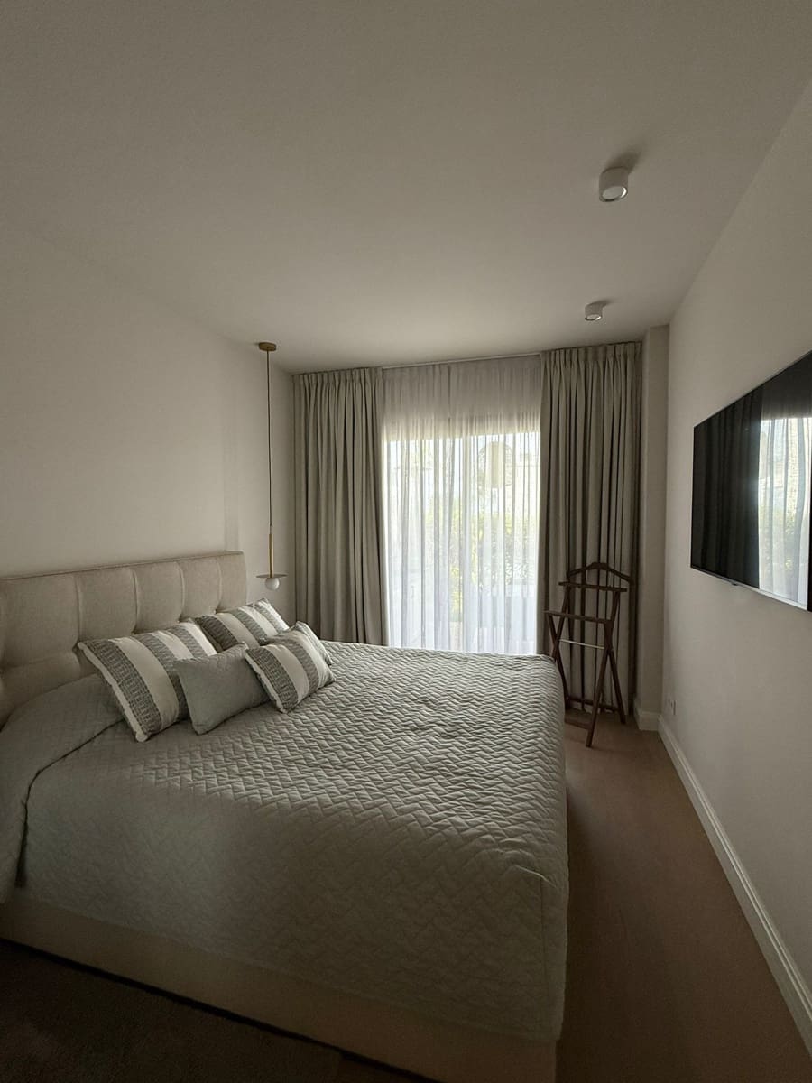 2 sovrum Lägenhet att hyra i Estepona med pool garage - 2 700 € (Ref: 9398021)