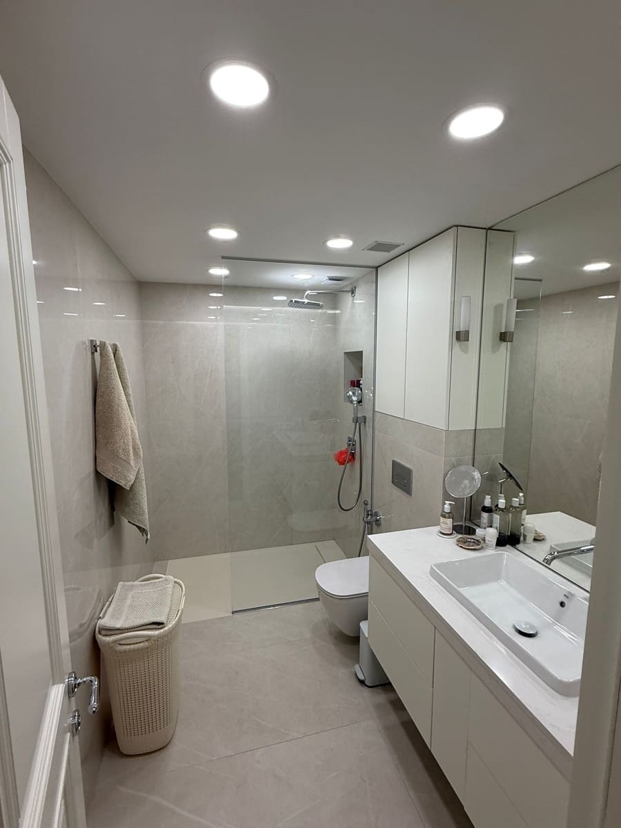 2 sovrum Lägenhet att hyra i Estepona med pool garage - 2 700 € (Ref: 9398021)