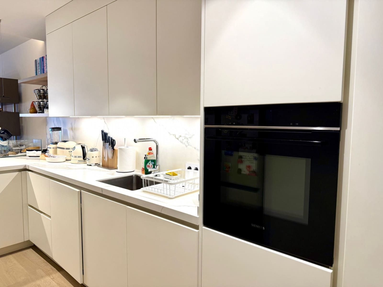 2 sovrum Lägenhet att hyra i Estepona med pool garage - 2 700 € (Ref: 9398021)