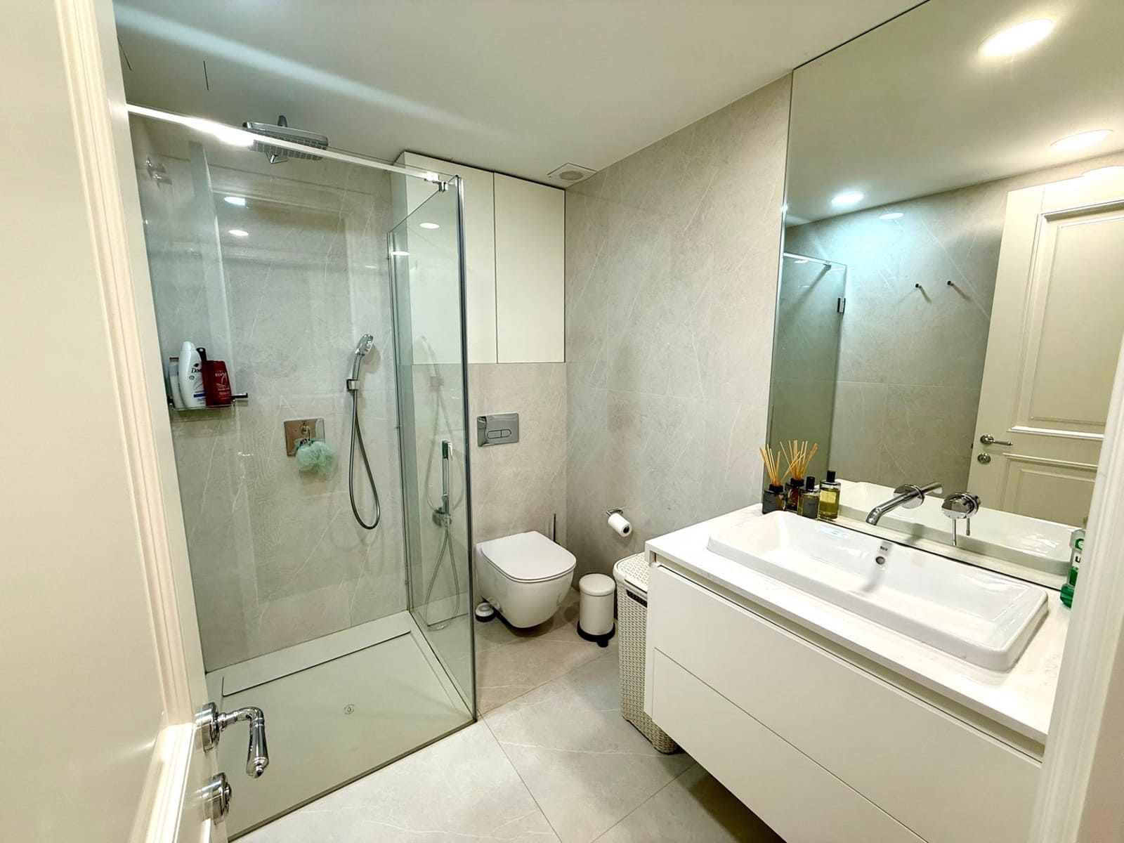 2 sovrum Lägenhet att hyra i Estepona med pool garage - 2 700 € (Ref: 9398021)