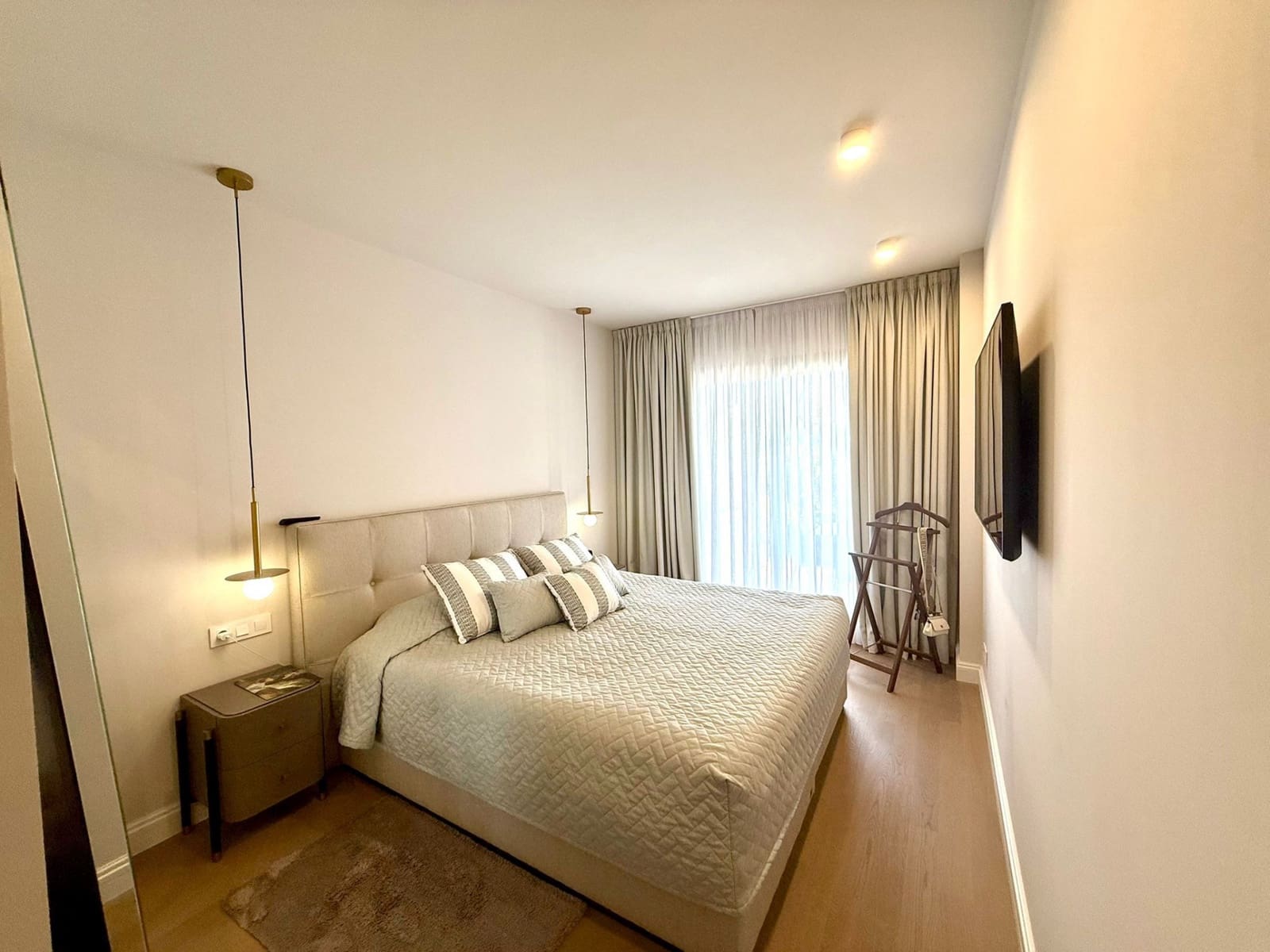 2 sovrum Lägenhet att hyra i Estepona med pool garage - 2 700 € (Ref: 9398021)