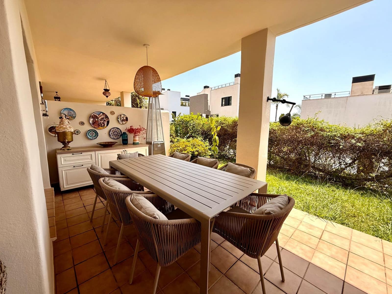 2 sovrum Lägenhet att hyra i Estepona med pool garage - 2 700 € (Ref: 9398021)