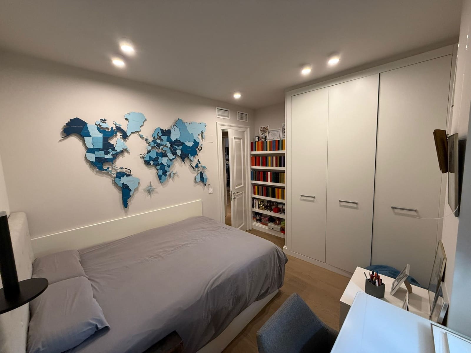 2 sovrum Lägenhet att hyra i Estepona med pool garage - 2 700 € (Ref: 9398021)