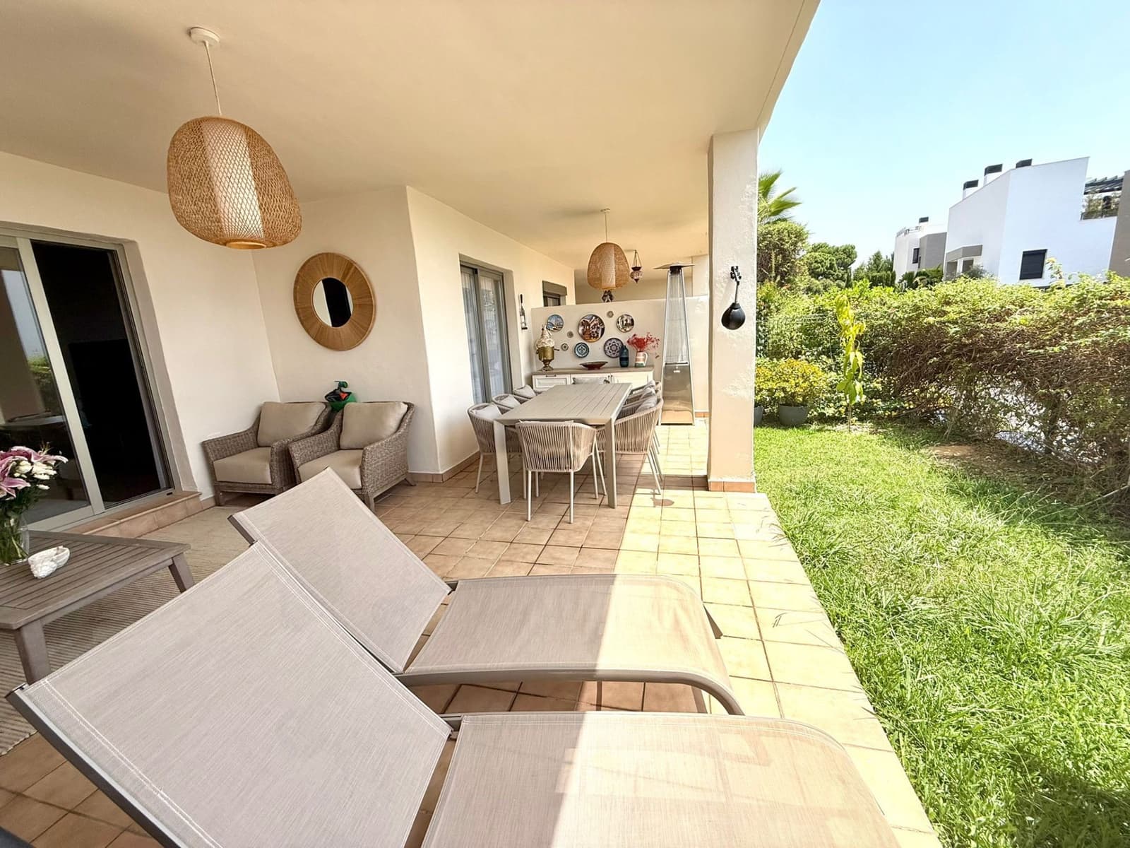 2 sovrum Lägenhet att hyra i Estepona med pool garage - 2 700 € (Ref: 9398021)