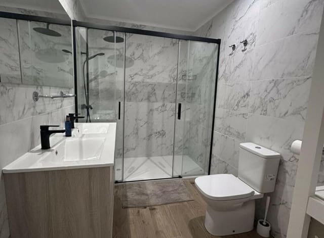 Appartement de 2 chambres à louer à Nueva Andalucía Centro, Marbella avec piscine garage - 2 300 € (Ref: 9398022)