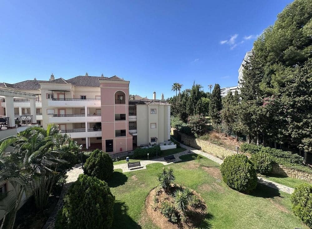 2 sovrum Lägenhet att hyra i Nueva Andalucia med pool garage - 2 300 € (Ref: 9398022)