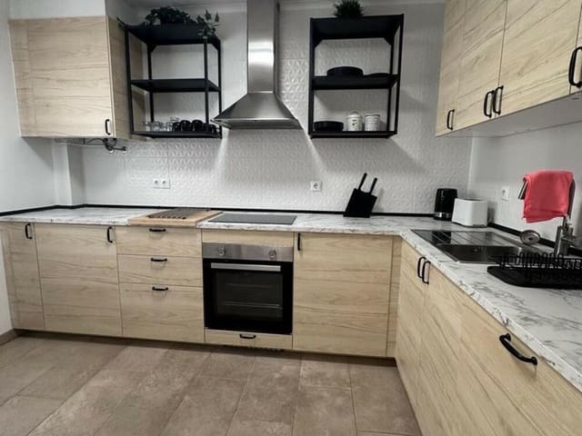 Appartement de 2 chambres à louer à Nueva Andalucía Centro, Marbella avec piscine garage - 2 300 € (Ref: 9398022)