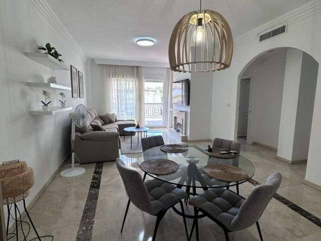 Appartement de 2 chambres à louer à Nueva Andalucía Centro, Marbella avec piscine garage - 2 300 € (Ref: 9398022)