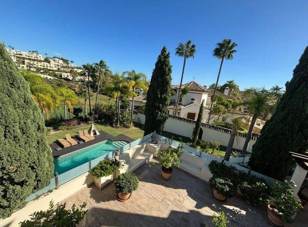 4 bedroom Villa for rent in La Quinta with pool garage - € 12,000 (Ref: 9398023)