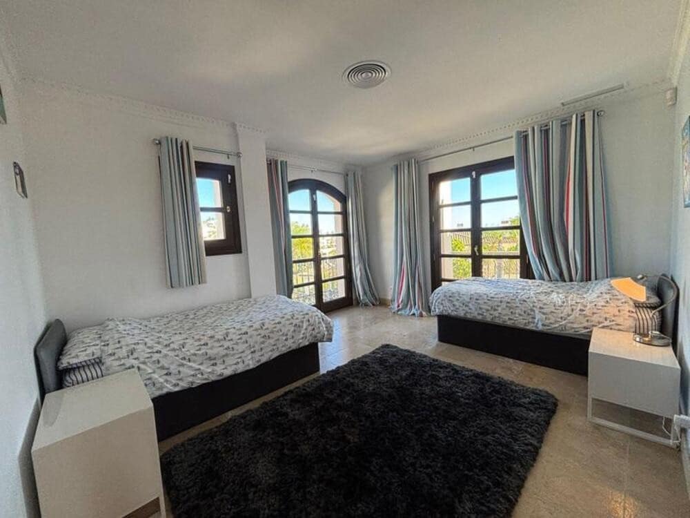 4 bedroom Villa for rent in La Quinta with pool garage - € 12,000 (Ref: 9398023)