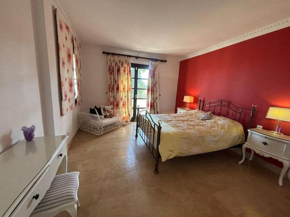 4 bedroom Villa for rent in La Quinta with pool garage - € 12,000 (Ref: 9398023)