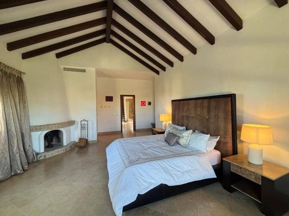 4 bedroom Villa for rent in La Quinta with pool garage - € 12,000 (Ref: 9398023)