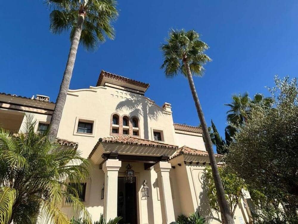 4 bedroom Villa for rent in La Quinta with pool garage - € 12,000 (Ref: 9398023)