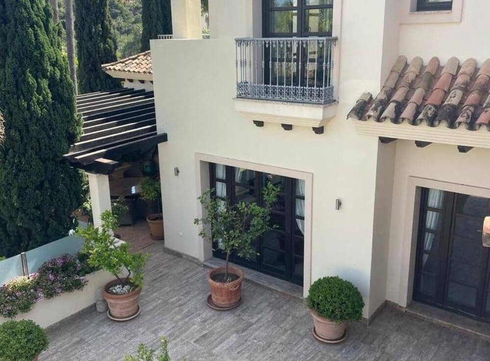 4 bedroom Villa for rent in La Quinta with pool garage - € 12,000 (Ref: 9398023)