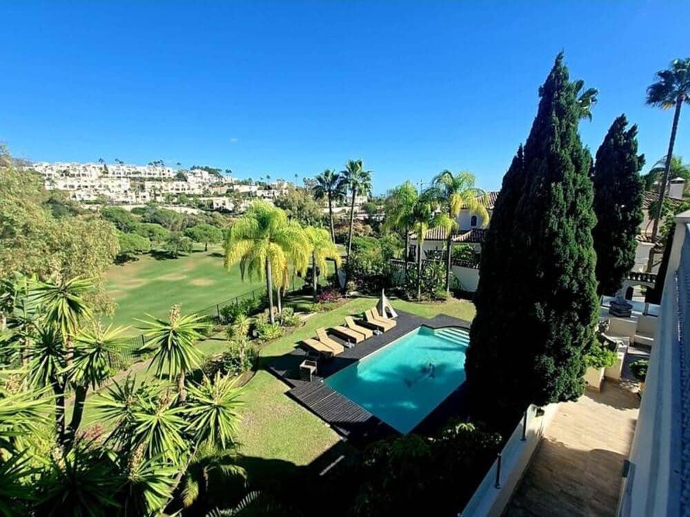 4 bedroom Villa for rent in La Quinta with pool garage - € 12,000 (Ref: 9398023)