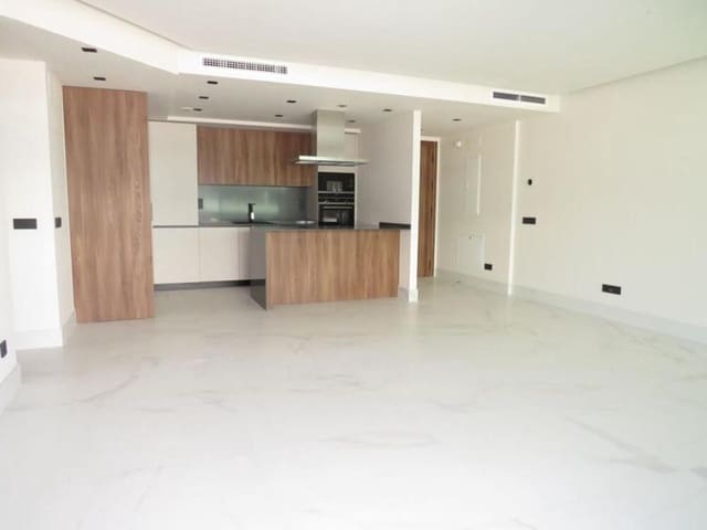 3 makuuhuone Huoneisto myytävänä paikassa San Pedro de Alcántara Pueblo, Marbella mukana uima-altaan 
autotalli - 665 000 € (Ref: 9398024)