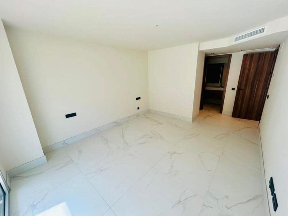 3 makuuhuone Huoneisto myytävänä paikassa San Pedro de Alcantara mukana uima-altaan 
autotalli - 665 000 € (Ref: 9398024)