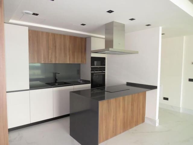 3 chambre Appartement à vendre à San Pedro de Alcántara Pueblo, Marbella avec piscine garage - 665 000 € (Ref: 9398024)