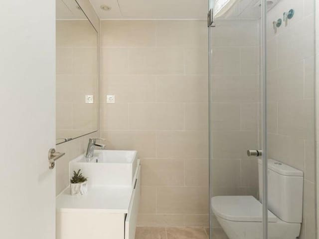 2 bedroom Penthouse for rent in El Paraíso, Benahavís with pool garage - € 2,690 (Ref: 9398025)